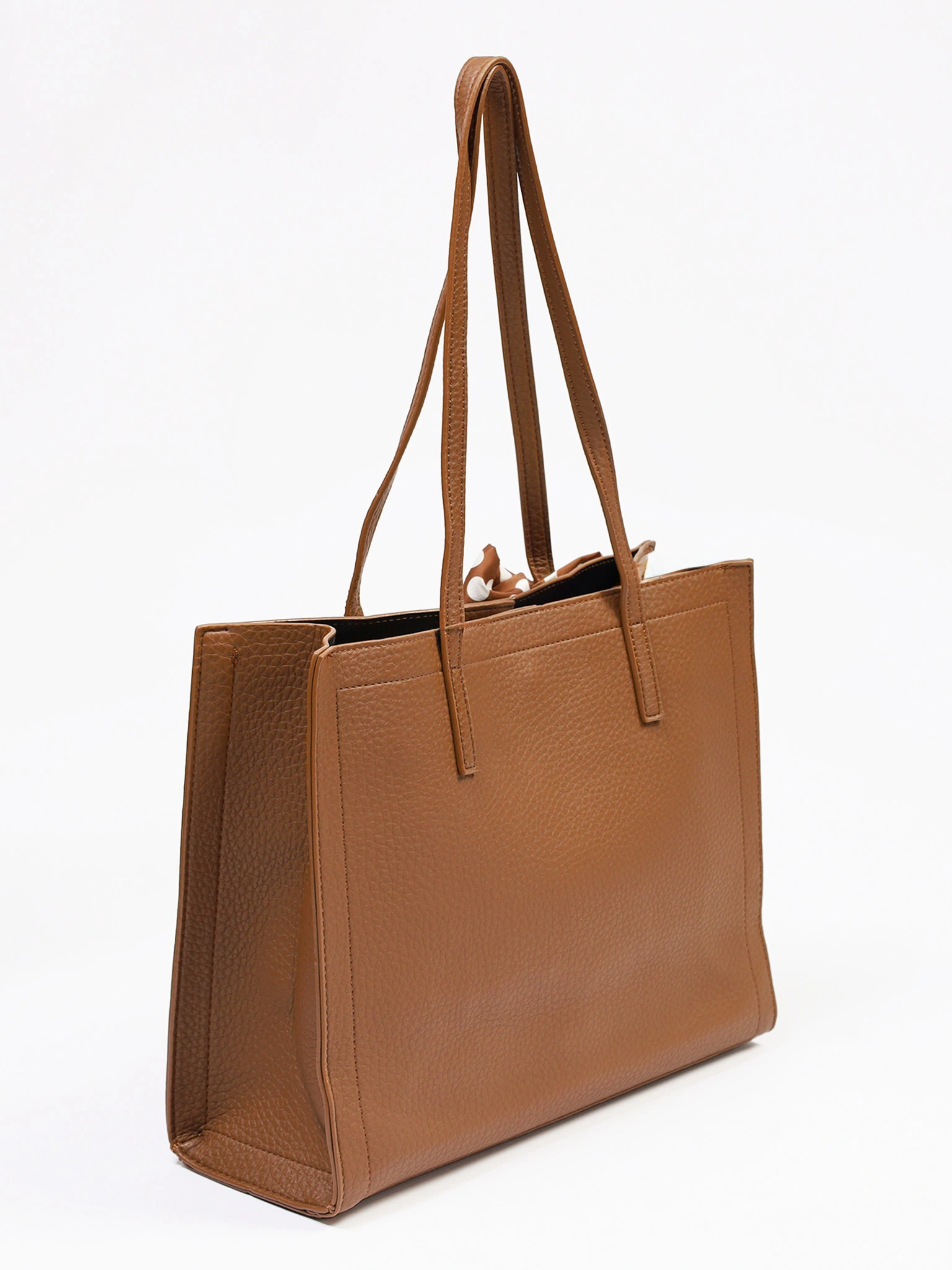 Сумка-тоут с плоскими ручками с декоративным платком в ассортименте